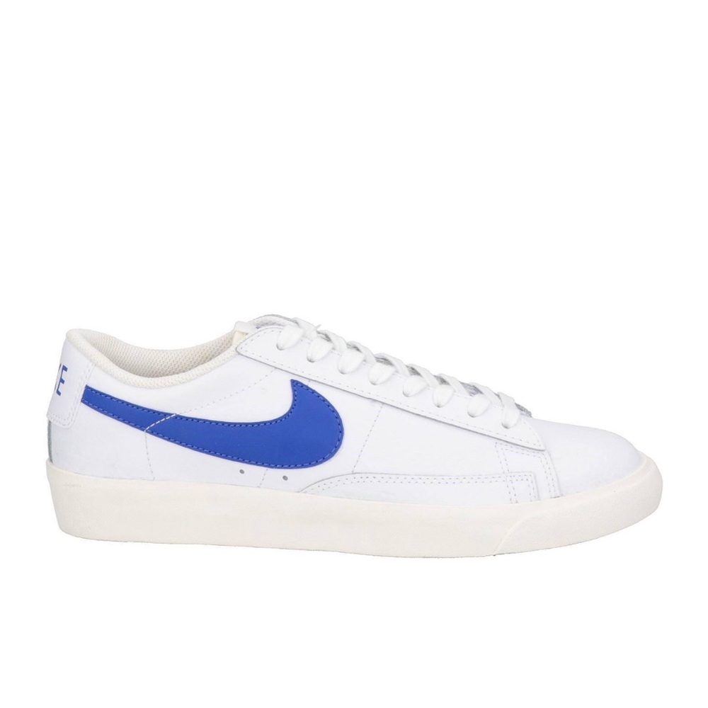 NIKE men’s white sneakers
